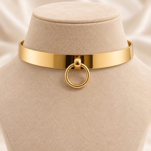 Collier Le Cercle Signature en or 18 carats sur un buste